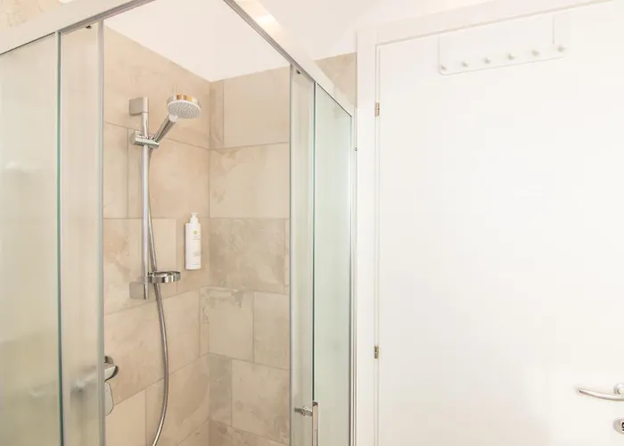 לינה וארוחת בוקר R&b Al 3*